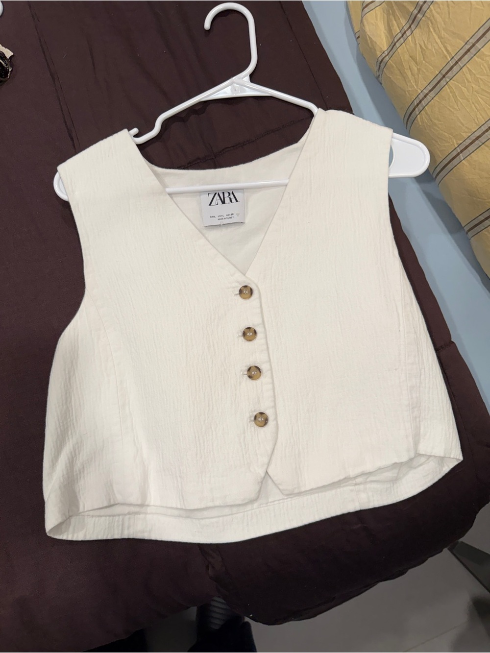 Zara Cream Textured Button-Front Cropped Vest